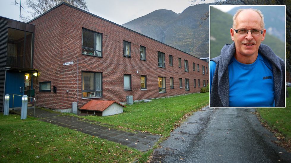 NØGD: Leiar Knut Arne Klingenberg (H) i kontrollutvalet er nøgd med at bu- og omssorgstenesta får skryt for omstilling i ny rapport. På biletet ser me Tangevegen 14, der kommunen ønskjer å etablere eit nytt og lovpålagt tilbod innan rus- og psykiatri.