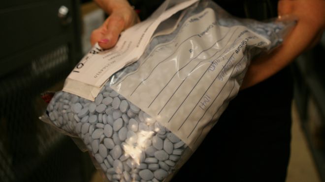En pose med falsk Viagra-tabletter beslaglagt av amerikansk tollvesen.