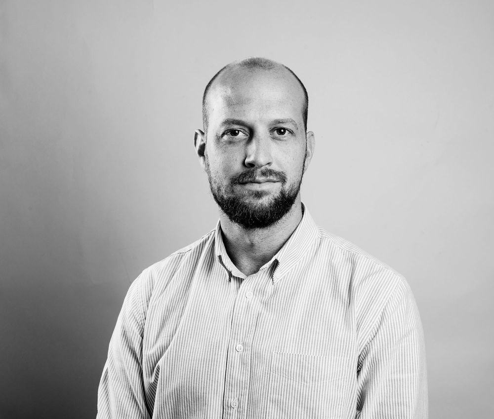 Simen Tallaksen har dekket forsvarssektoren for Klassekampen. Foto: Siv Dolmen/Klassekampen