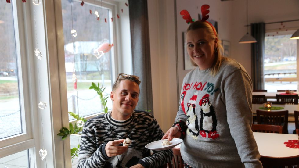 VIKTIG: Både Runar Stundal Skjerping og Árný Rós Gísladóttir er einige om at opne kafear er viktig for bygdesamfunnet.