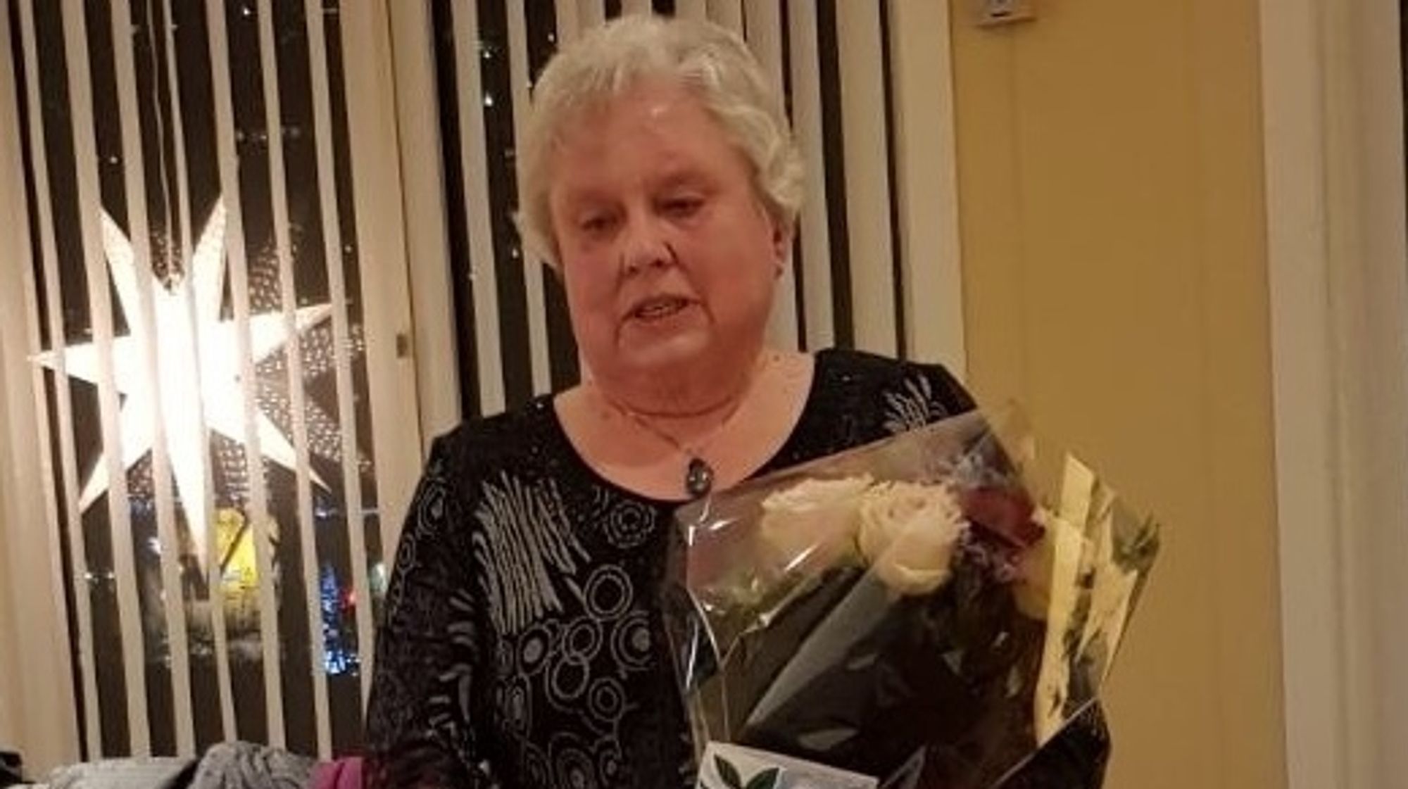 AUDMJUK TENAR: Hjartesaka til Gjertrud Ålhus er å hindra einsemd hos eldre. Denne veka fekk ho pris frå ordføraren for innsatsen.
