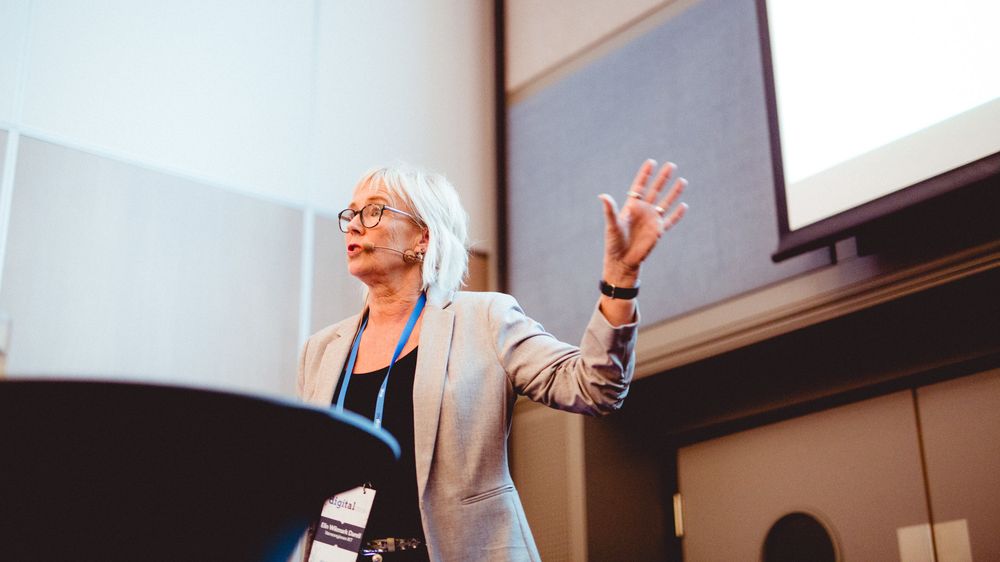 Elin Wikmark Darell, IT-leder Værnesregionen. Bildet er tatt under hennes foredrag på Digital 2018-konferansen.