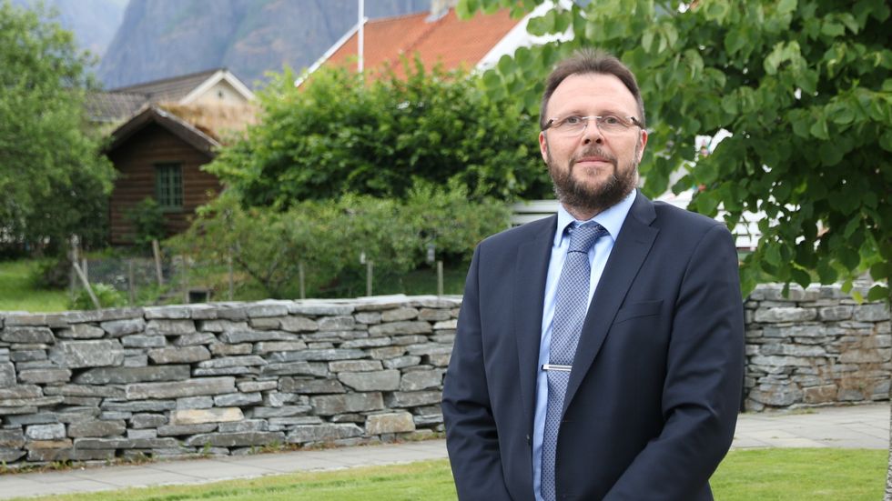SAMRØYSTES: Partane i fusjonsavtala som utgjer Sogn Sparebank, gjekk samrøystes inn for Sogn Sparebank under generalforsamlinga tysdag. På biletet Mads Arnfinn Indrehus , banskjef.