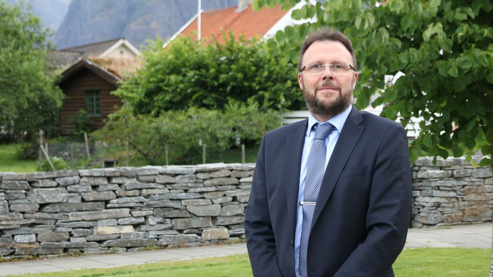 SAMRØYSTES: Partane i fusjonsavtala som utgjer Sogn Sparebank, gjekk samrøystes inn for Sogn Sparebank under generalforsamlinga tysdag. På biletet Mads Arnfinn Indrehus , banskjef.