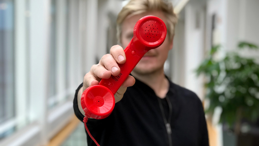 ETTERTRAKTA TELEFON: To sogndøler fekk i helga den ettertrakta telefonen frå Hamar.