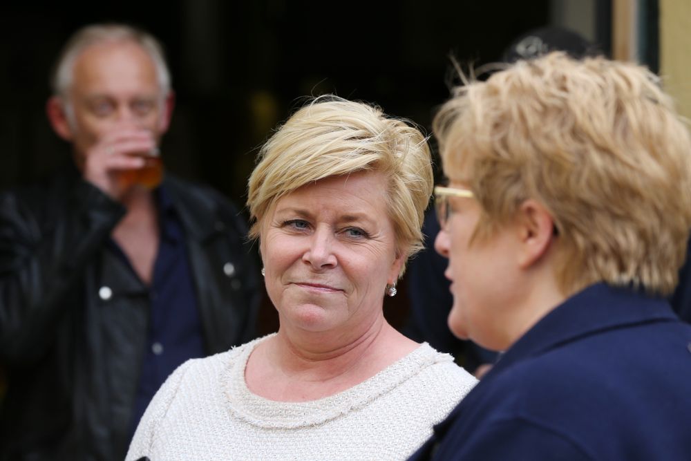 Finansminister Siv Jensen (t.v.) og kulturminister Trine Skei Grande. Her et arkivfoto fra Grünerløkka Brygghus i Oslo.
Foto: Ørn E. Borgen / NTB scanpix