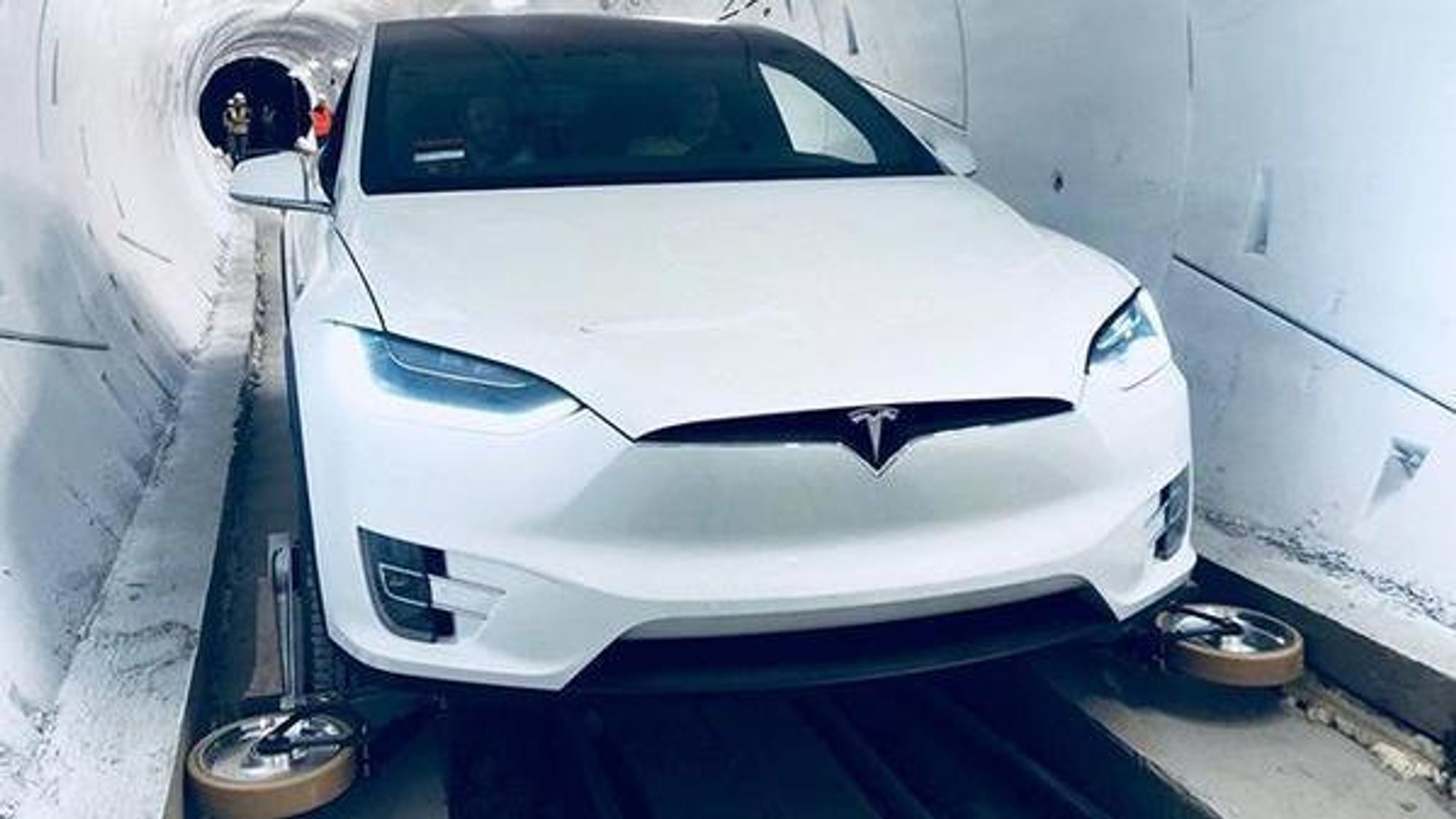 Biler som skal kjøre i Musk-tunnel, må ha støttehjul