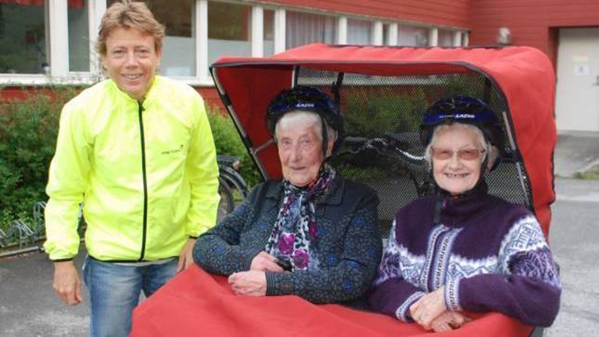 MEIR AKTIVITET: Årdal kommune skal kjøpa inn to elektriske transportsyklar til bruk i eldreomsorga. Her frå då Lærdal i 2016 innførte same tiltak.