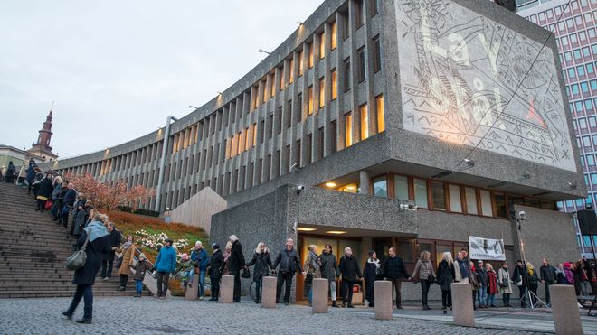 Veidekke skal rive R4 i regjeringskvartalet