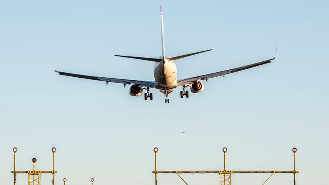 Færre fly lettet fra norske flyplasser i fjor. Likevel var det flere som fløy