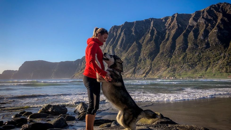 BESTEVENNER: Hunden Ayra er med eigaren på absolutt alt av friluftsliv.