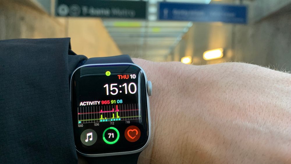 Øyeblikket jeg fant ut at Apple Watch ikke har billettapp, og at jeg må snike på T-banen. Eller kjøpe fysisk billett.