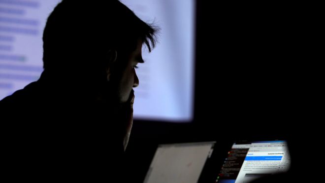 Illustrasjonsfoto av en deltaker på en hackerkonkurranse under Def Con-konferansen i Las Vegas i 2017.