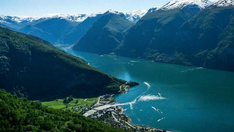 SATSAR PÅ REISELIV: Eit nytt selskap i Balestrand ønskjer å tilby aktivitetar innan reiseliv knytt til Sognefjorden.