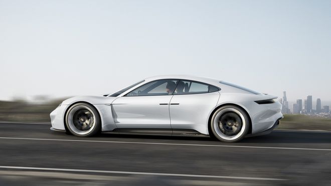 Porsche dobler produksjonen av Taycan