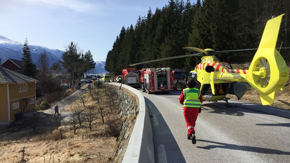 HENLAGT: Politiet har avslutta etterforskinga av ulukka der ein brannbil og ein personbil frontkolliderte, og innstilt saka for henleggelse hjå statsadvokaten.