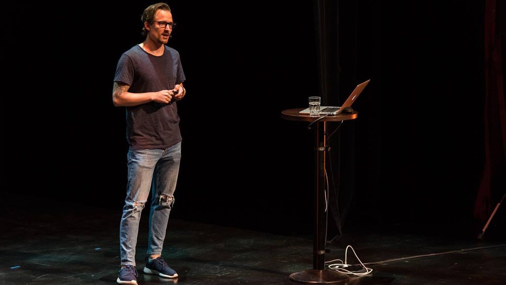 Håvard Bergersen, utvikler hos Deloitte, holder også i blant foredrag.