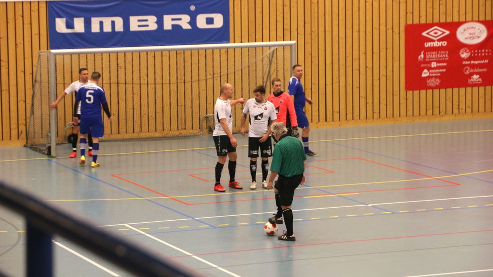 RETTFERDIG: Davy Wathne var dommar under turneringa.