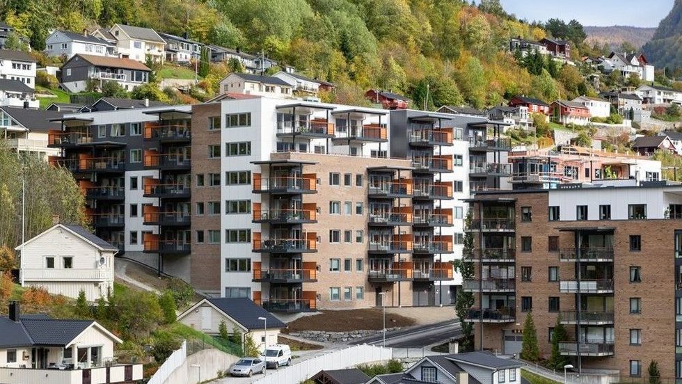 SELD: Ein av leilegheitane i denne blokka, Ulvahaugen 12, har blitt registrert seld den siste veka.