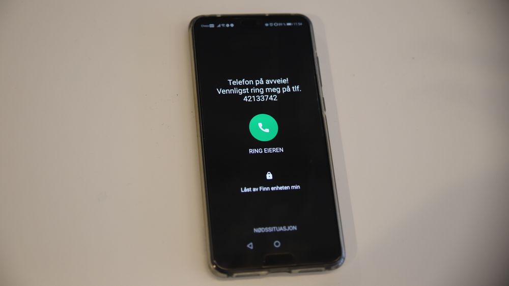 Å kunne fjernlåse telefonen og sette en melding med kontaktinformasjon på skjermen når telefonen er borte, øker sjansen betraktelig for å få den tilbake.