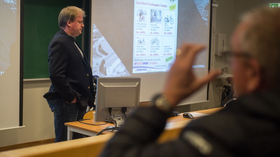 NØGD: Yngve Hallen i Sognahallen er glad for at politikarane vil forskottera utbetalinga av tippemidlar.