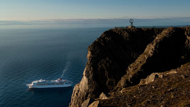 Cruiseskip stoppes av miljøkrav i Fjord-Norge, ønskes velkommen i nord