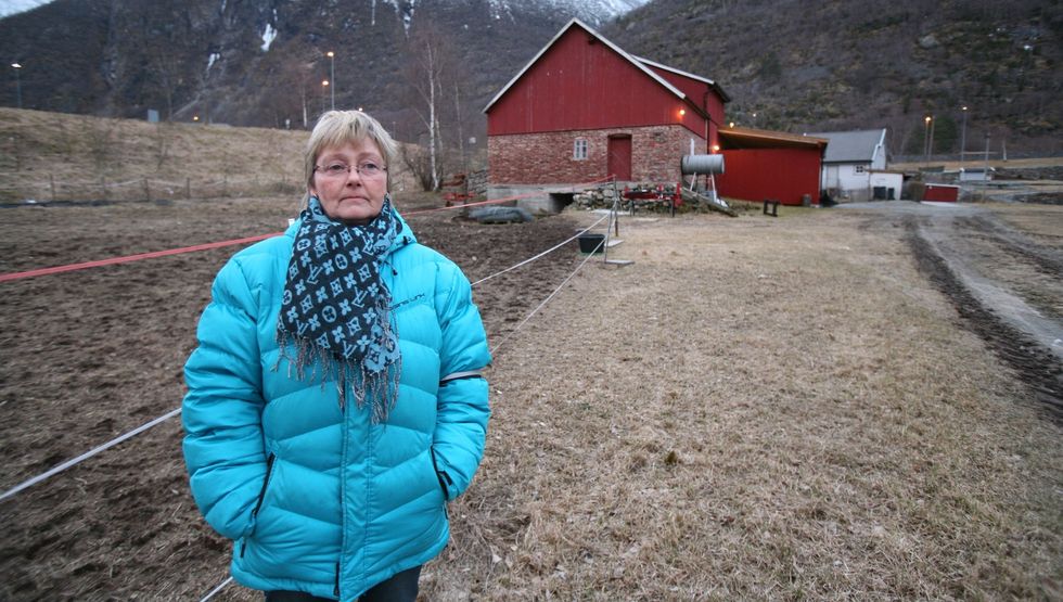 INTET NYTT: I fjor vår selde Aud Sjøvold garden og flytta frå Lærdal. Fabrikkplanane som tvinga fram salet er framleis heilt i det blå.