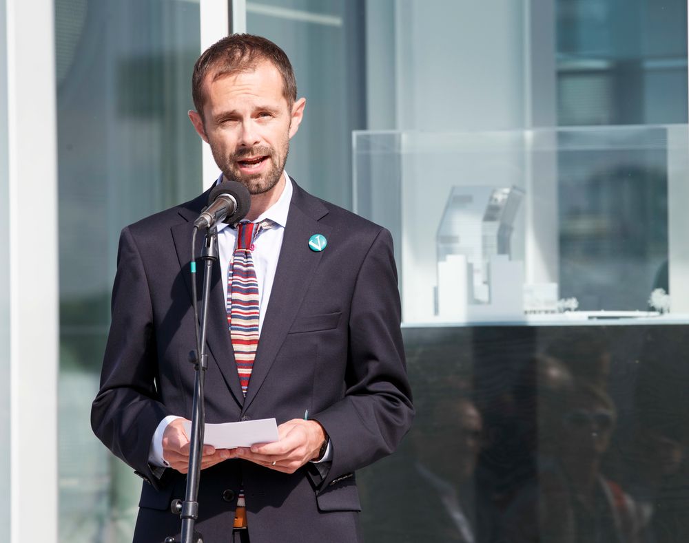 Hallstein Bjercke (V), her ved det første spadetaket på det nye Munchmuseet i Bjørvika. Foto: Gorm Kallestad / NTB scanpix