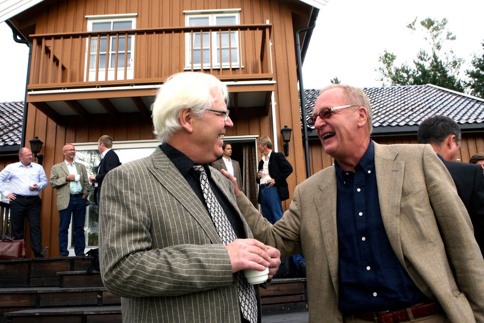 SKEDSMO 20070907: Psykolog Magne Raundalen (tv) sammen med tidligere redaktør i Se og Hør, Knut Haavik, før mannsutvalget holdt sitt første offisielle møte på Slogum gård i Skedsmo fredag.
Foto: Bjørn Sigurdsøn / SCANPIX .