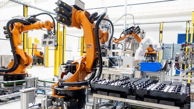 Batterifabrikken til Siemens har 11 roboter, levert av Intek Engineering på Raufoss.