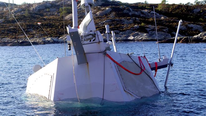KNM Helge Ingstad-etterforskningen drøyer: Politiet venter på Havarikommisjonen
