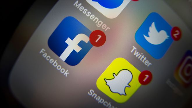 Skjermbilde med appene Messenger, Twitter, Facebook og Snapchat.