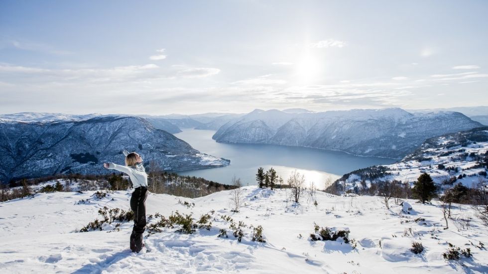 LUSTER: Lisbeth Bringebøen set pris på å ha denne naturen så godt som rett utanfor døra si.