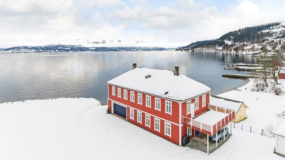 BALESTRAND: Denne einebustaden er den dyraste som ligg ute for sal i Indre Sogn no. Prislappen er på litt over fem millionar.