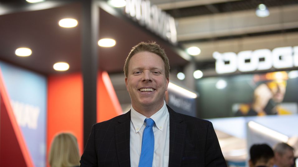 Administrerende direktør Eivind Helgaker i Ice fotografert på den norske paviljongen under MWC19 i Barcelona i februar. Siden den gang har selskapet gått på børs og lagt fram et resultat som peker mot bedre lønnsomhet.