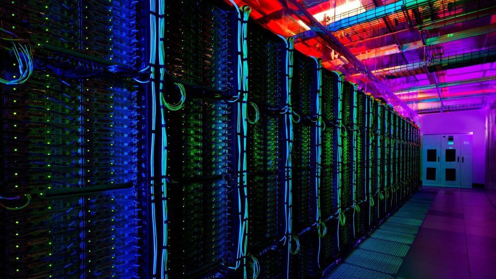 Serverrack i Microsofts datasenter i Quincy, Washington.