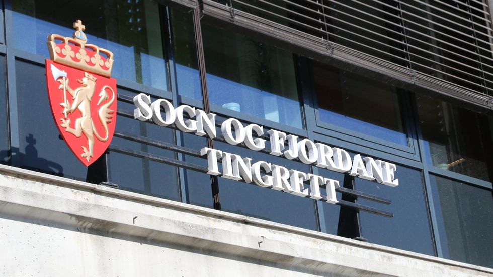 MÅ MØTA FOR RETTEN: Ein mann i tidleg 20-åra må møta for Sogn og Fjordane tingrett i mars tiltalt for fire lovbrot.