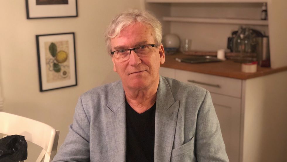 FORFATTAR: Ragnar Hovland attende på kjøkenet i barndomsheimen.