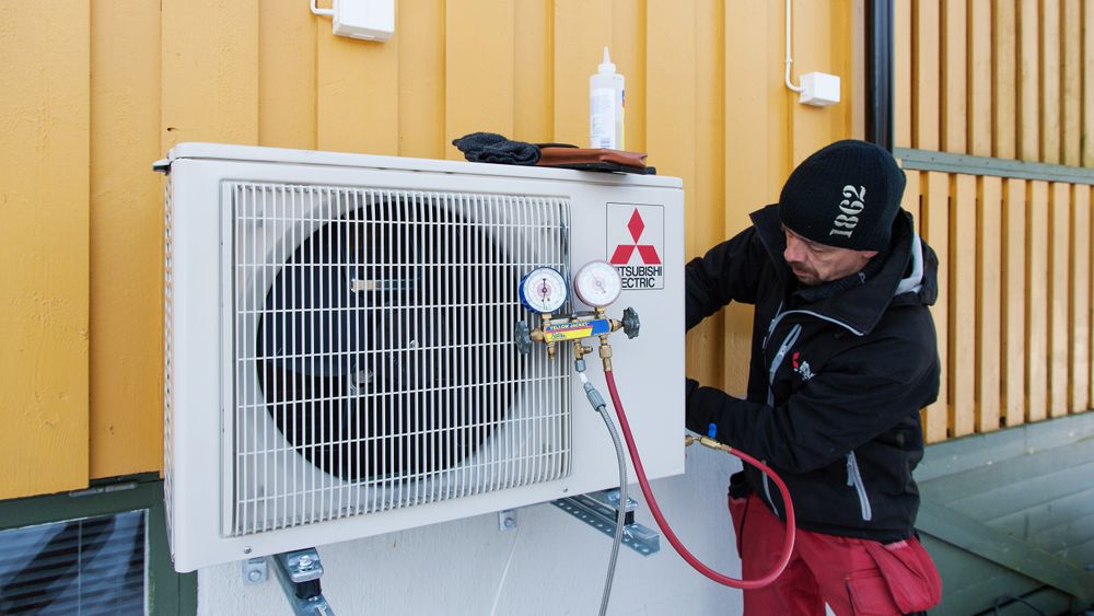 Oljefyring blir forbudt fra nyttår, men hvis du tenker å bytte den ut med en bergvarmepumpe eller luft-til-vann-varmepumpe må du skynde deg. Enova halverer støtten fra 1. juni.