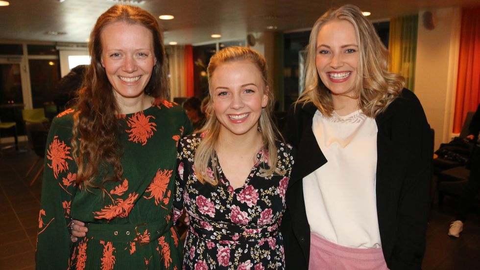 LYSTIG TONE: Dei er sjølve gründarar og har sakna nokon å sparra med. No startar dei nettverket Sjefsdamer. Frå venstre: Torunn Todal Laberg, Trine Marie Johansen og Yvonne Aga Romøren.