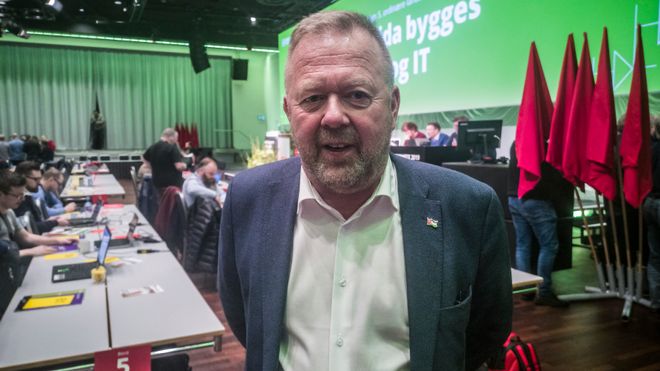 Jan Olav Andersen foran deltakere og scene ved El- og IT-forbundets landsmøte.