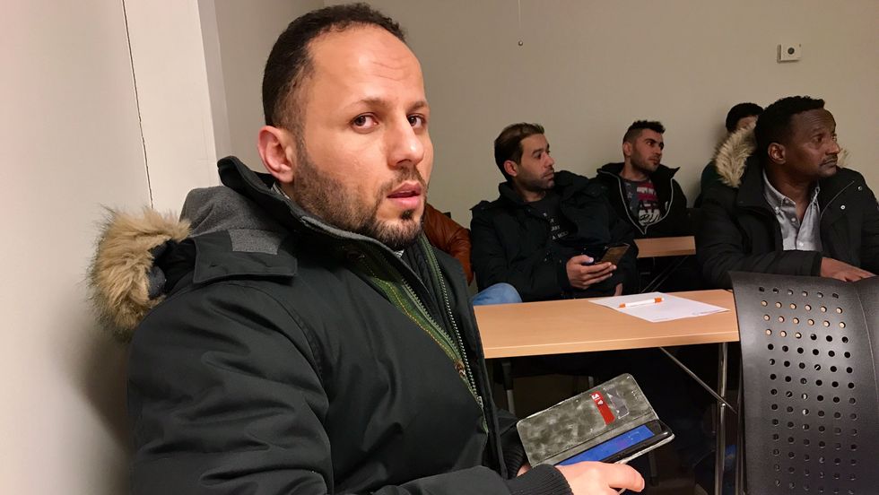 EIN AV MANGE: Mahmood Alsafoori fryktar utdanninga frå heimlandet Irak var bortkasta, sidan han måtte venta så lenge på mottak då han kom til Norge.