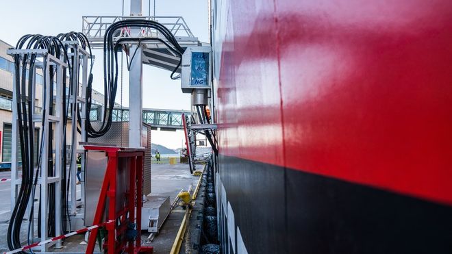 Dyr leie kan ødelegge for landstrøm langs Kystruten: - Ved noen havner blir diesel billigere