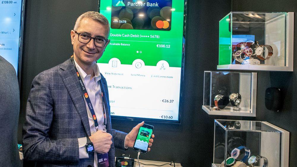Internett for penger: Executive Vice President for digital betaling og laboratorier i Mastercard Europa, Paolo Battiston tror det vil bli stadig viktigere å ha sikre, fleksible internasjonale nettverk for pengetransaksjoner..