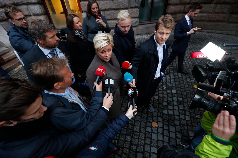 21 personer har søkt jobben som kommunikasjonsrådgiver i Finansdepartementet. Her er finansminister Siv Jensen på vei fra Finansdepartementet til Stortinget for å legge frem statsbudsjett.