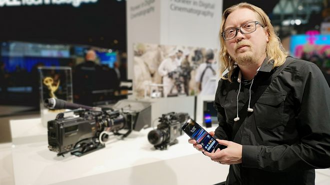 SUPERSKJERM PÅ SONY-MOBIL