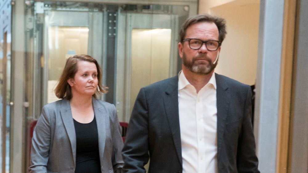 Nå skal rotårsaken være funnet. Hydro har isolert alle verk og operasjoner, og iverksatt mer manuelle prosesser og prosedyrer etter utbrudd av skadevare. Finansdirektør Eivind Kallevik og Bente Hoff fra sikkerhetsmyndighetene redegjorde tirsdag for hendelsen.