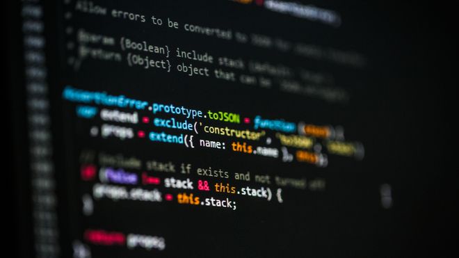 Nærbilde av Javascript-kode på en skjerm.