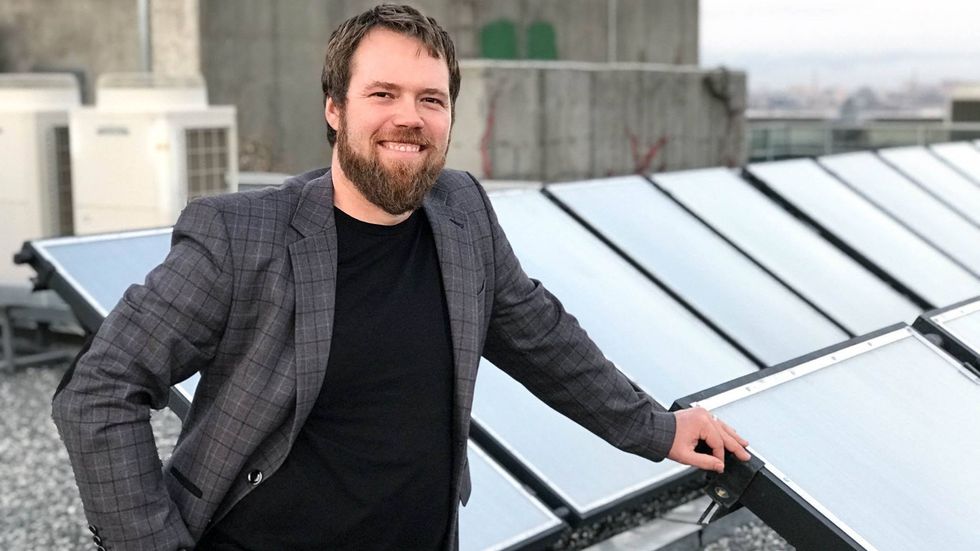 SOLGRÜNDER: Knut-Erlend Rosvold var med å starta Sogndal Indremisjonsforsamling sist han budde i Sogndal. Når han flyttar tilbake neste år har han tenkt å satsa på sal av solceller.