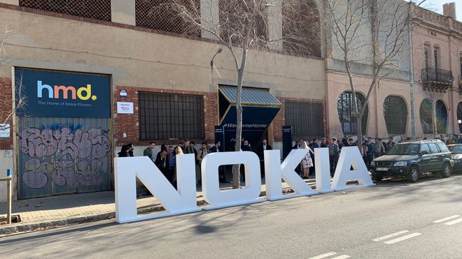 Stor Nokia-logo på bakken utenfor konsertlokale i Barcelona, i forbindelse med lanseringen av Nokia 9 Pureview i februar 2019.